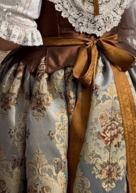 Foto detalle traje regional valenciano
